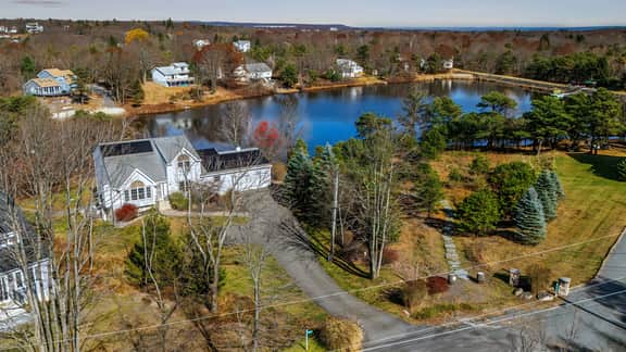 Laker's Pointe by AvantStay | Lakefront Private Peninsula | Hot Tub, Game Room