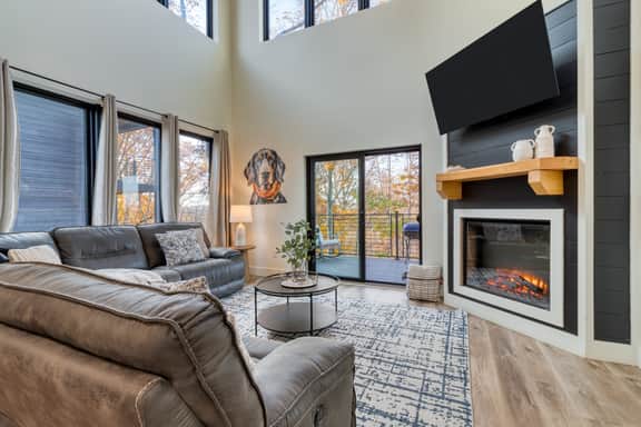Indoor Pool, Hot Tub & Vols Spirit with Sweeping Mountain Views | Smokey's Den by AvantStay