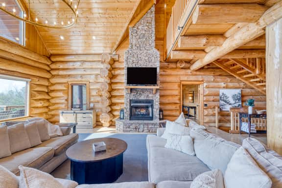 Sleeps 21 • Luxury Cabin w/ Panoramic View, Hot Tub, Game Room | Pinnacle Chalet