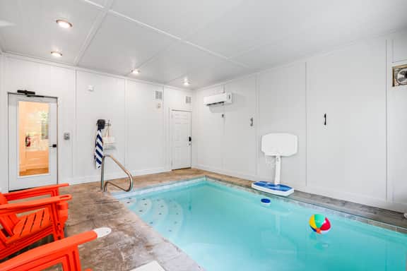 Ridgeview Retreat by AvantStay | Sevierville Retreat • Indoor Pool + Hot Tub + Firepit + Gym