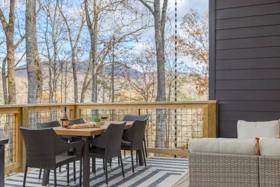 Dark Horse by AvantStay Secluded 5BDR w/ Hot Tub, Game Room, Deck Forest Views