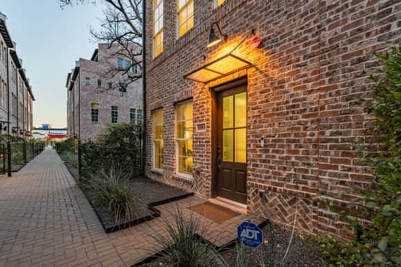 Modern Home, Private Balcony, Near Rainey & Lady Bird Lake | Haus of Z
