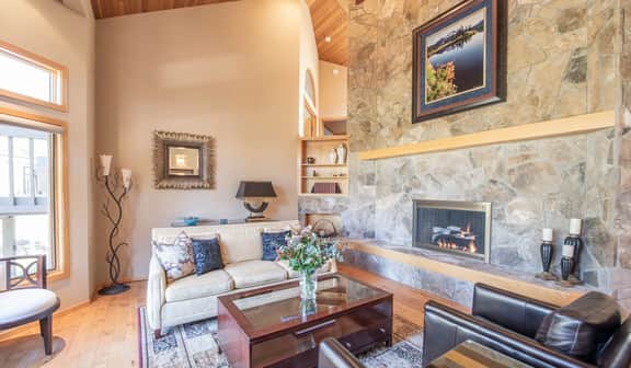 Sunriver by AvantStay | Cozy Mountain Home w/ Indoor Pool and Hot Tub