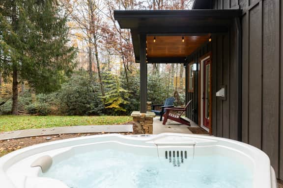 Bear’s Place by AvantStay | Cozy Mountain Cabin in Brevard + Firepit