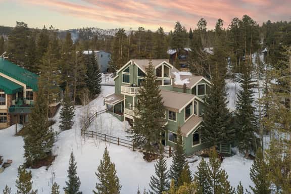 Frontier by AvantStay | Incredible Mtn Views & Hot Tub | Gorgeous Breckenridge Home Close to Slopes
