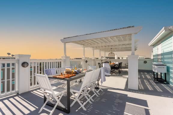 Sea Shell by AvantStay | Breezy Beachside Getaway w/ Rooftop Deck & 6 BRs