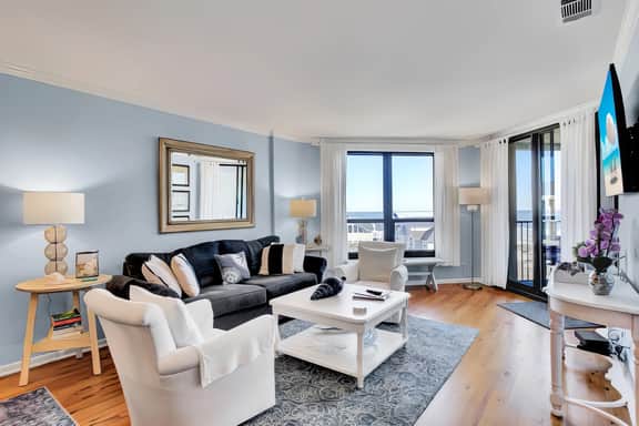 504 Summerhouse by AvantStay | Ocean Front Condo w/ Community Pool Access