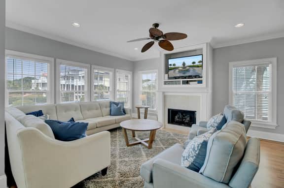 6 10th Avenue by AvantStay | 7BR Coastal Retreat • Walk to Front Beach + Shared Pool + BBQ Grill