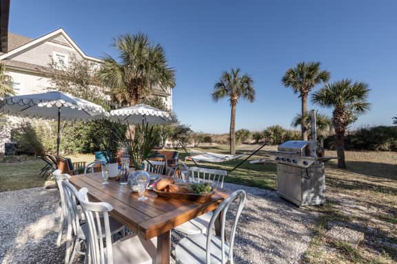Sandpiper by AvantStay | Gorgeous Beachside Home + Sunroom + Foosball + Hammock | Steps to Beach + Outdoor Dining