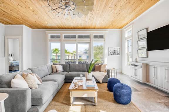 Monarch by AvantStay | Stunning Estate 1 Block to Beach, Swim Up Bar, Hot Tub, & Rooftop Views