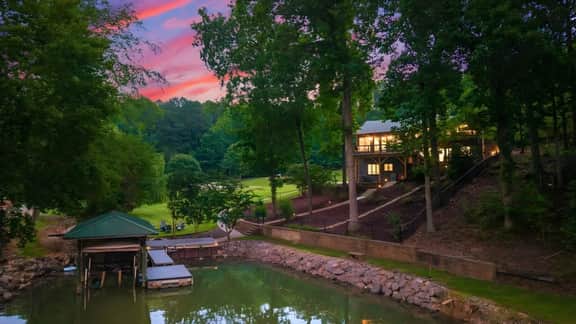 Cove's End by AvantStay | Lakefront Retreat • Dock + Hot Tub + Game Room + Fire Pit