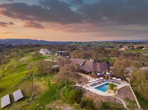 Cathedral by AvantStay | Charming Secluded Estate w/ Sauna, Pool Table & Views of the Rolling Hills
