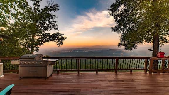 Panorama by AvantStay Unparalleled Views, Deck w/ HotTub, Game Room Pool Table