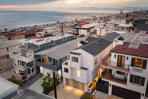 Walk to Manhattan Beach Pier, Ocean Views, Balcony, & Peloton | Casa Del Mar by AvantStay