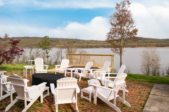 River House by AvantStay | Secluded Catskill Estate • Pool + Hot Tub + Fire Pit | Sleeps 24
