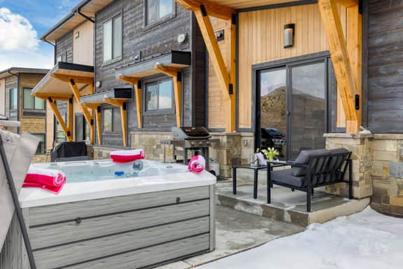 Free Shuttle to Deer Valley East Ski Lift • Hot Tub + Game Room | Ski La Vie