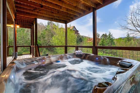 Smoky Horizon by AvantStay Game Room, Movie Theater, Deck w Hot Tub Views!