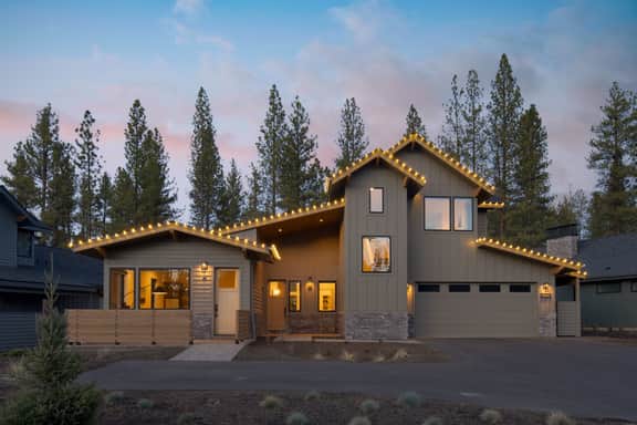 Grand Fir by AvantStay | Hot Tub and Firepit