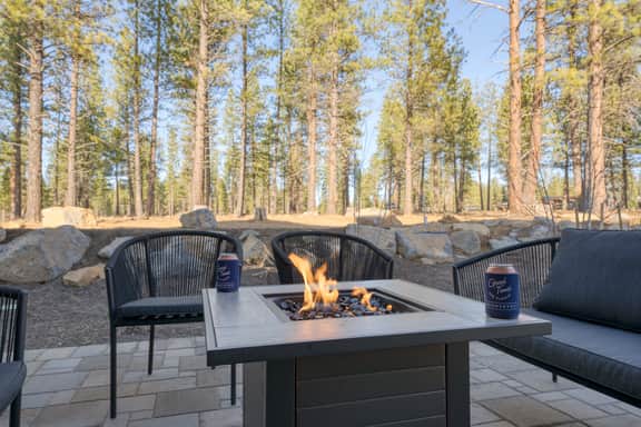 Grand Fir by AvantStay | Hot Tub and Firepit