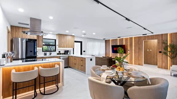 Soleil Oasis by AvantStay | World Cup 2026 + Mins to Beach | Screened Pool + Outdoor Lounge
