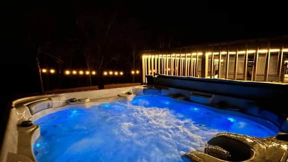 Stillwater by AvantStay | Hot Tub + Theater + Game Room | Firepit + BBQ | Near Lakes, Skiing & Hiking