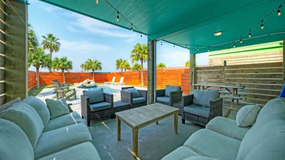 Tickle My Fansea by AvantStay | Mins to Shore + Private Pool + Lounge | Stylish Beach House