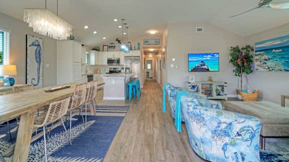 Tickle My Fansea by AvantStay | Mins to Shore + Private Pool + Lounge | Stylish Beach House