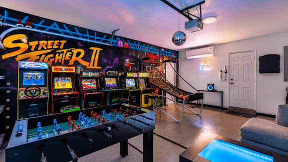 Hummingbird Harbor by AvantStay | Pool + Game Room + Dock + Fire Pit + Outdoor Lounge | Near Beach + Las Olas
