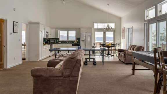 Mountainview - Guest House by AvantStay | Heated Pool + Hot Tub + Games | Lake + Cannoe | Near Hunter Mountain