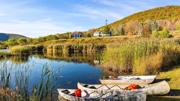 Mountainview - Guest House by AvantStay | Heated Pool + Hot Tub + Games | Lake + Cannoe | Near Hunter Mountain