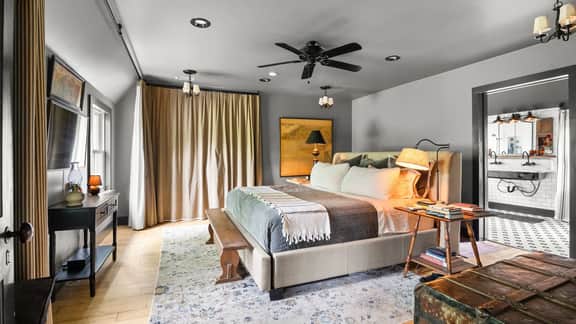 Farmhouse at Leeds by AvantStay | Catskills Farmhouse + Barn Suite + Firepit | Mins to Hudson + Kaaterskill Falls