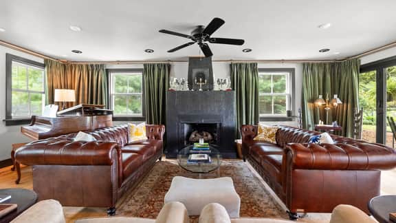 Farmhouse at Leeds by AvantStay | Catskills Farmhouse + Barn Suite + Firepit | Mins to Hudson + Kaaterskill Falls