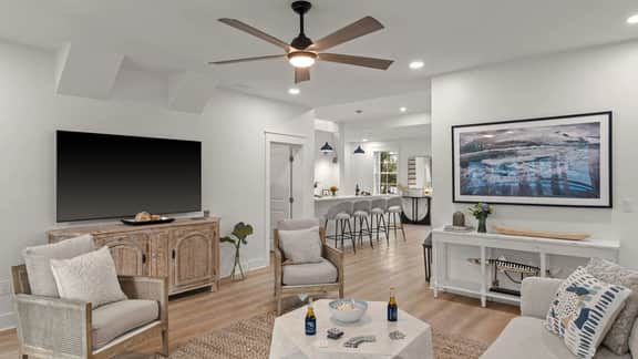 The Salty Pearl by AvantStay | Sleeps 18 + Pool + Hot Tub + Wet Bar | Walk to the Beach + Dining
