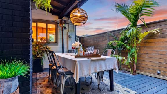 Laurel Terrace by AvantStay | Designer Home + Backyard Oasis + Firepit | Mins to Universal + West Hollywood