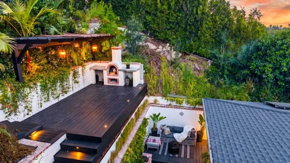Laurel Terrace by AvantStay | Designer Home + Backyard Oasis + Firepit | Mins to Universal + West Hollywood