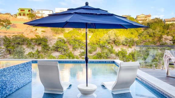 Luxurious stay w/ Lake View, Pool, Hot Tub, Fire Pit, Ping Pong | Barton by AvantStay