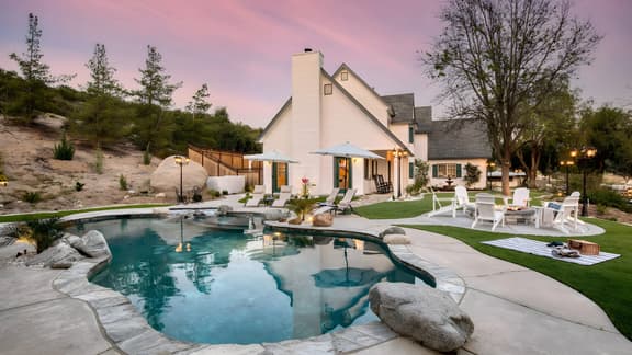 The Riesling Retreat by AvantStay | Estate w/ Pool, HotTub, Putting Green & Pickle Ball Court!