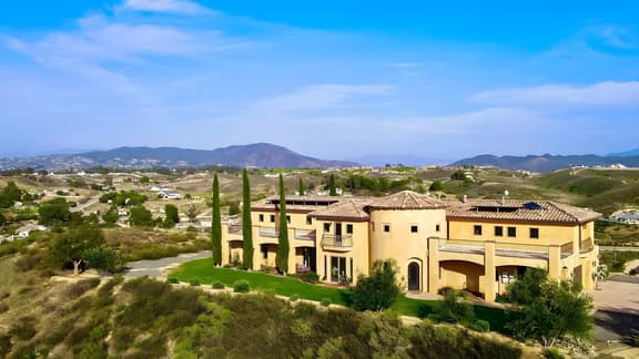 Palazzo Del Sol By AvantStay | Breathtaking Home w/ Mountain Views & Hot Tub