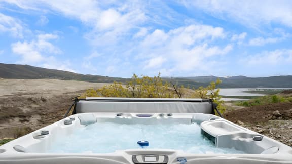 Mountain Lover by AvantStay | Luxe Escape w/ Views | Hot Tub, Gym, Movie Theater