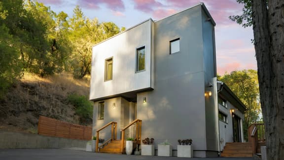 Mill Creek by AvantStay | Modern Design, Patio, Hot Tub