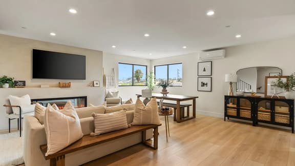 2 Homes in San Clemente by AvantStay | Sleeps 26, Steps from Sunset Cliffs, Ocean Beach & Dining