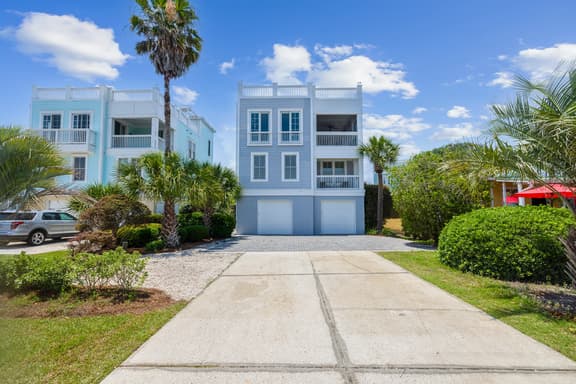 1 Block to Beach, Newly Renovated 6BDR w/ Rooftop Views | Sand Dune by AvantStay