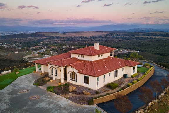Colina by AvantStay | Secluded Mountain Top Oasis w/ Pool, Hot Tub & Putting Green!