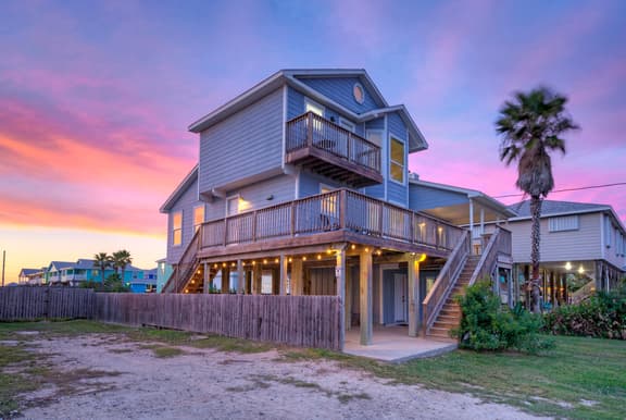Palm House by AvantStay | Private Pool + Game Room + Patio | Near the Beach