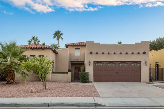 Painted Sand by AvantStay | Vibrant Indio Retreat • Private Pool + Hot Tub • Chic Mid-century Design