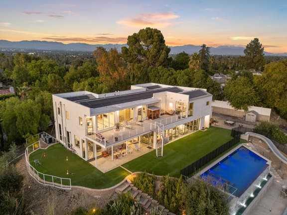 Luxe 8000 sqft w/ 2 Pools, Sauna, Putting Green, Game Room | Alta Vista Estate