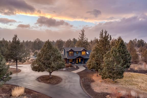 The Gem Estate by AvantStay | Modern Farmhouse w/ Lavender Fields + Hot Tub
