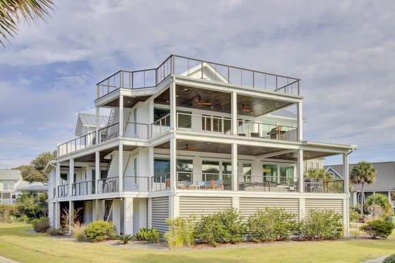 7 Beachwood East by AvantStay | Ocean Views, Hot Tub, 7BDR