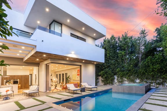 Luxe WeHo Villa, Walk to Melrose Ave, Pool + Hot Tub | North Vista by AvantStay