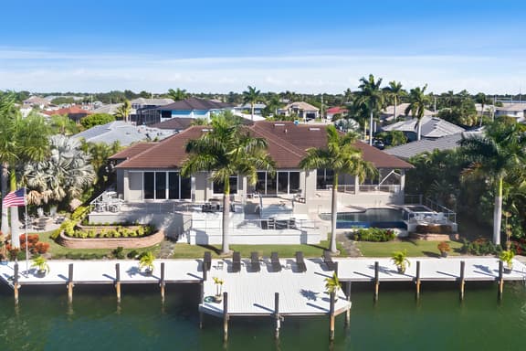 Marco Polo by AvantStay | Waterfront 5BDR, Pool, Spa, Fire Pit, Walk to Beach